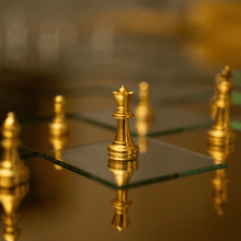 Load image into Gallery viewer, Chess Set (32 pieces)