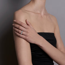 Load image into Gallery viewer, Rounded Chain Ring
