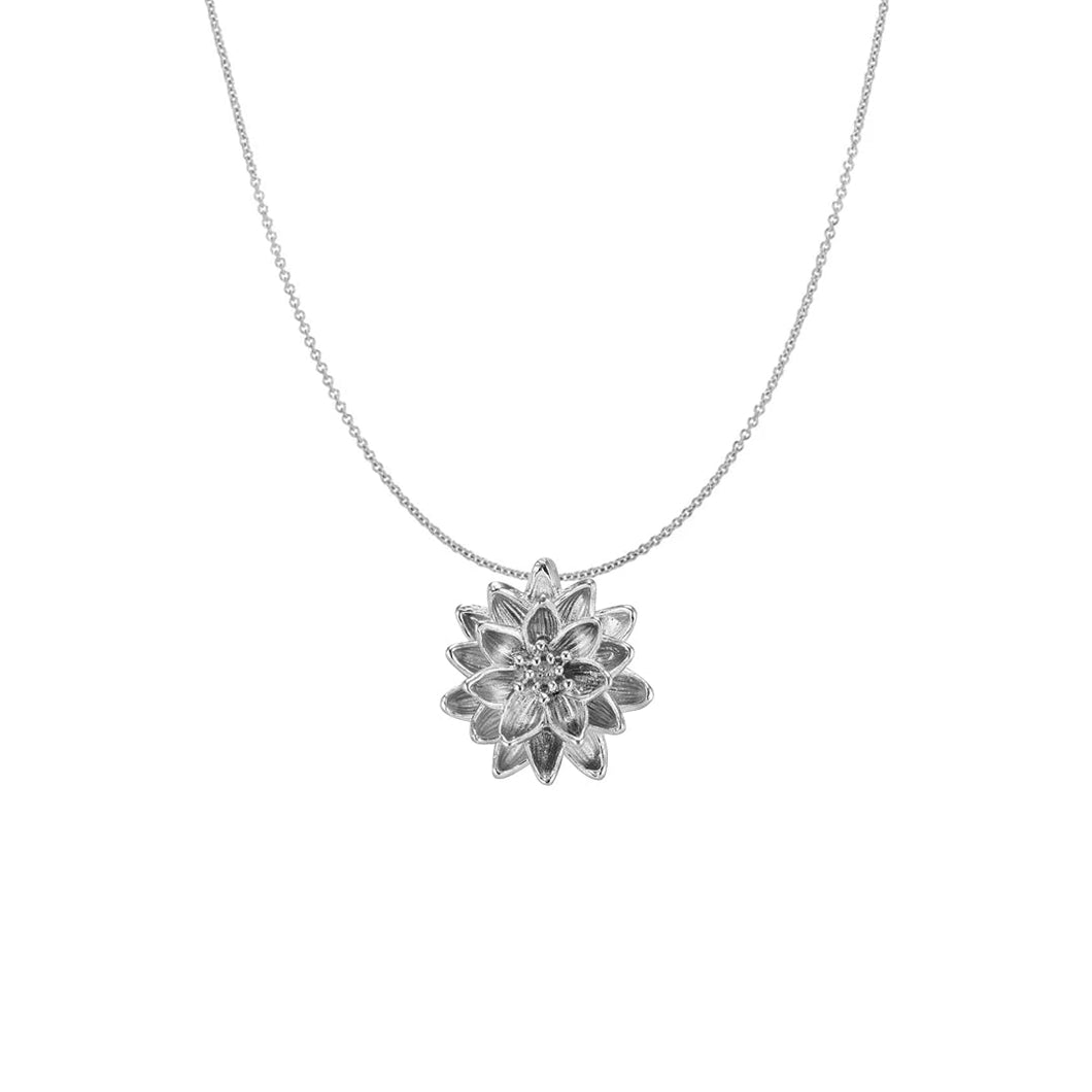 Menē Narrow Chain and Water Lily Pendant Set